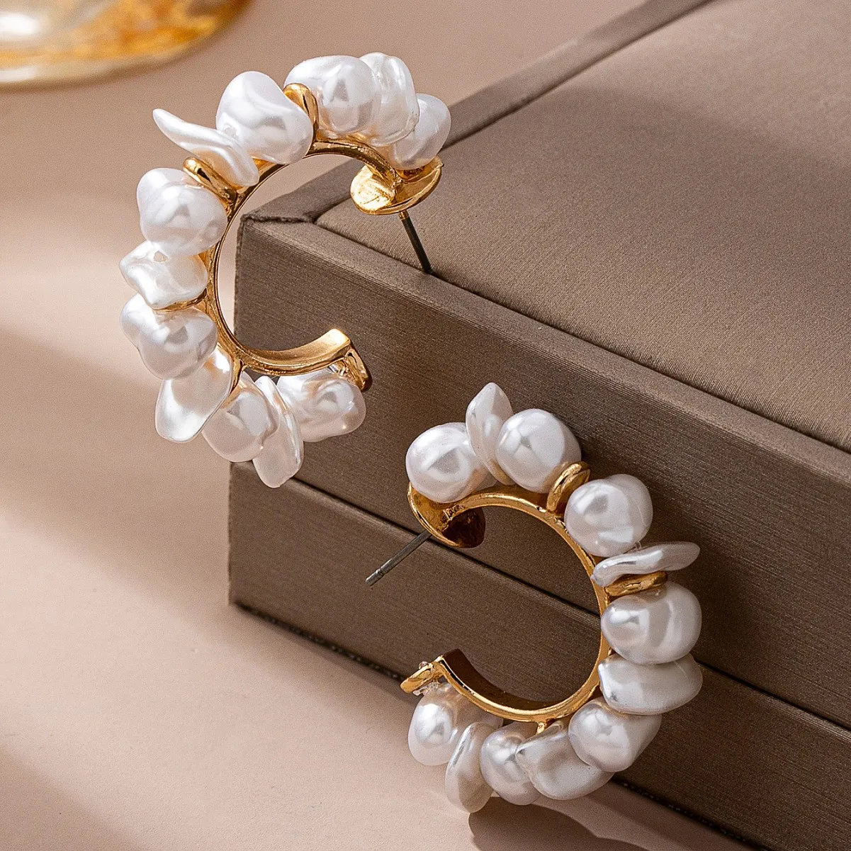 Fashionable Irregular C-Shape Pearl Earrings