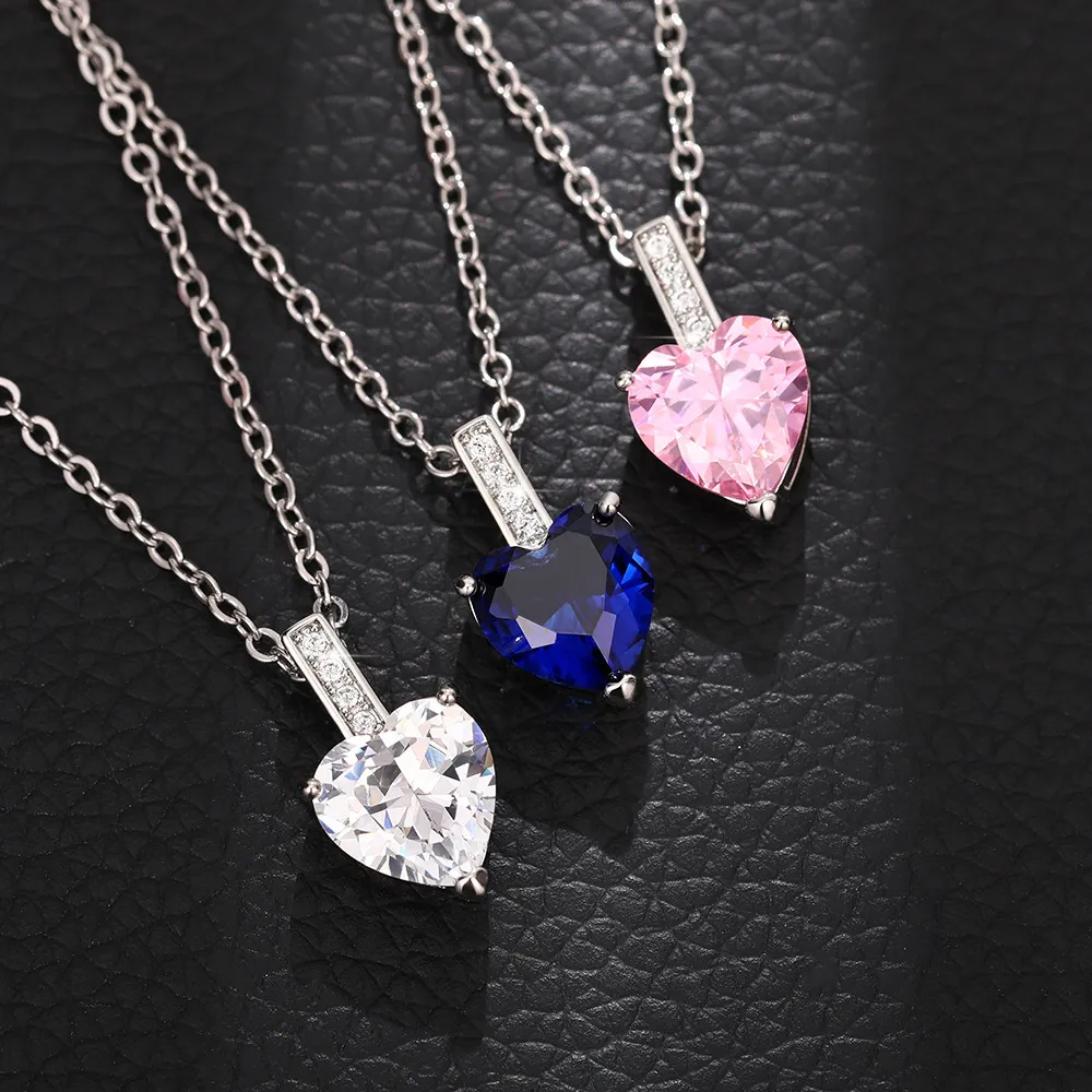 O-shaped Chain Necklace With A Zircon Heart Pendant