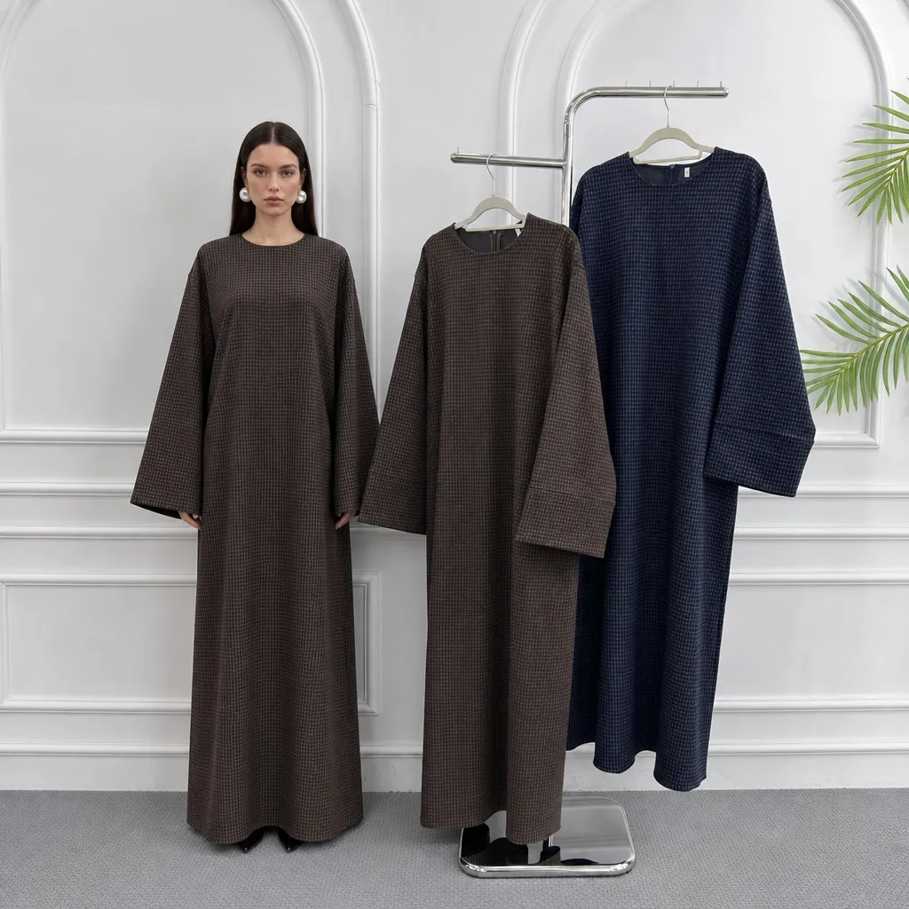 Closed Robe Is Thick And Warm Like Wool - Product Image 1